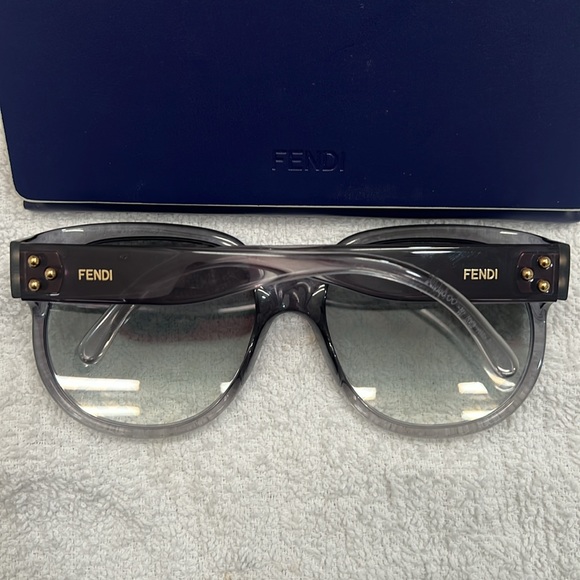 FENDI Monogram Sunglasses - Picture 3 of 9